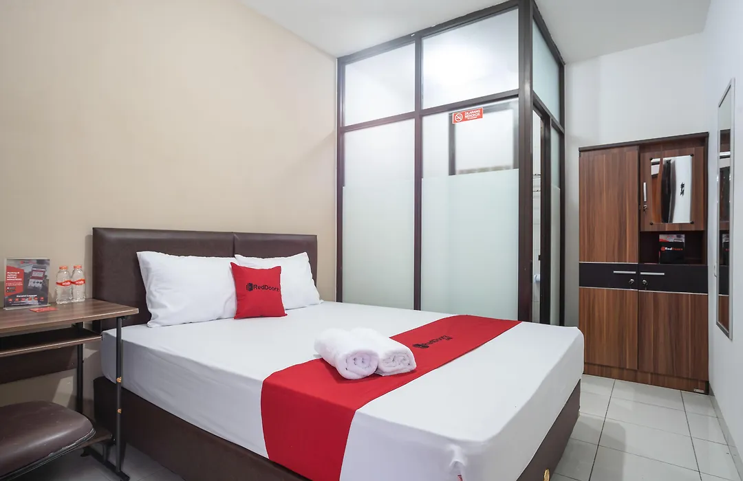 Reddoorz Near Eka Hospital Bsd City-1